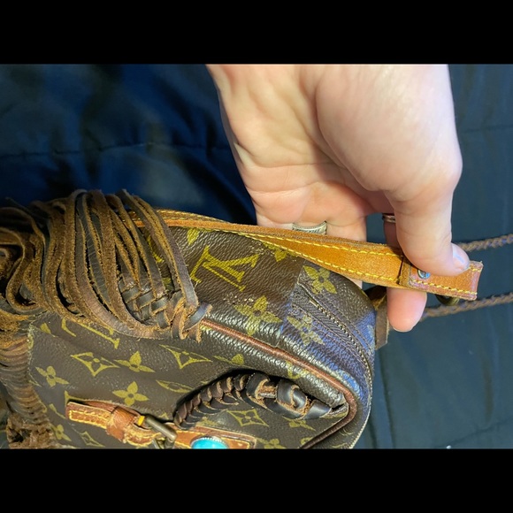 Authentic Louis Vuitton Fringe Purse. - Picture 8 of 10